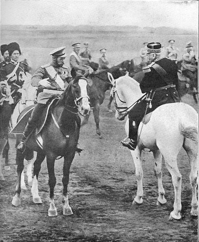 Николай II и Ж. Жоффр на больших маневрах русской императорской армии, 1913 г..jpg