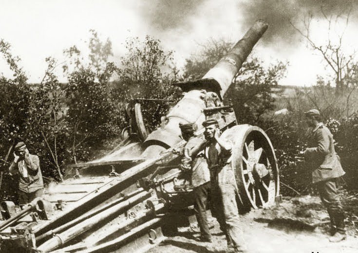 German_artillery_at_the_battle_of_Verdun,_1916.jpg