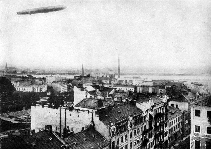 Германский Цеппелин над Варшавой.jpg