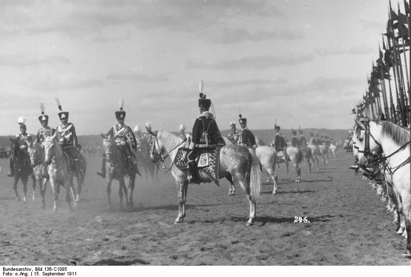 Кронпринц Вильгельм на смотре полка. 1911 г..jpg