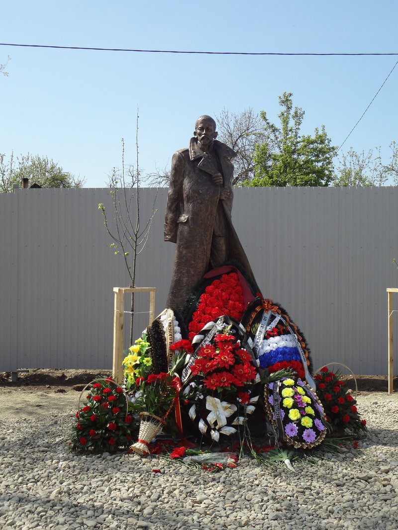 Памятник Л. Г. Корнилову в Краснодаре.jpg